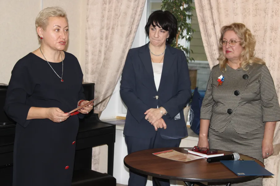 «Эстафета женской доблести» в Доме ветеранов завершилась мероприятием, посвященным подвигу женщин-медиков в годы войны