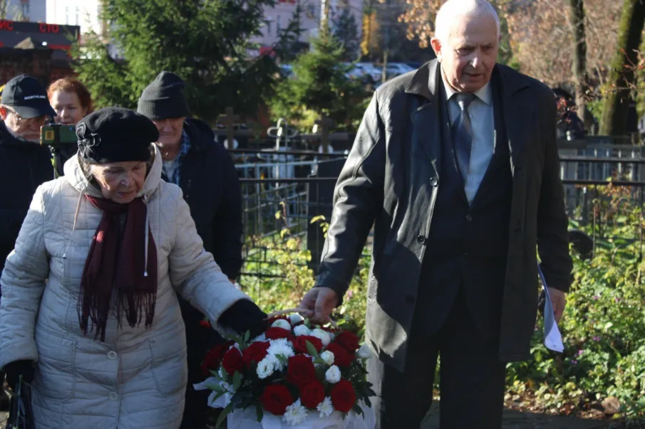 В День памяти жертв политических репрессий состоялся традиционный митинг на Бугровском кладбище