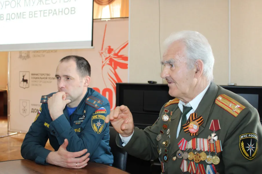 «Урок мужества в Доме ветеранов», посвященный ликвидации аварии на Чернобыльской АЭС провел полковник Леонид Карасев