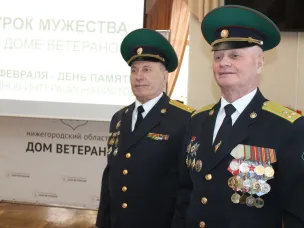 «Урок мужества в Доме ветеранов» провели ветераны-пограничники Георгий Рогоза и Борис Сундуков
