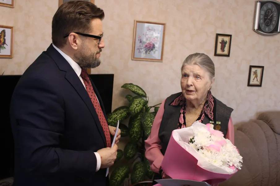 Дом ветеранов поздравил с юбилеем знаменитую блокадницу Нину Параничеву
