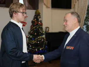 «Урок мужества в Доме ветеранов» провел ветеран спецслужб Сергей Васильев