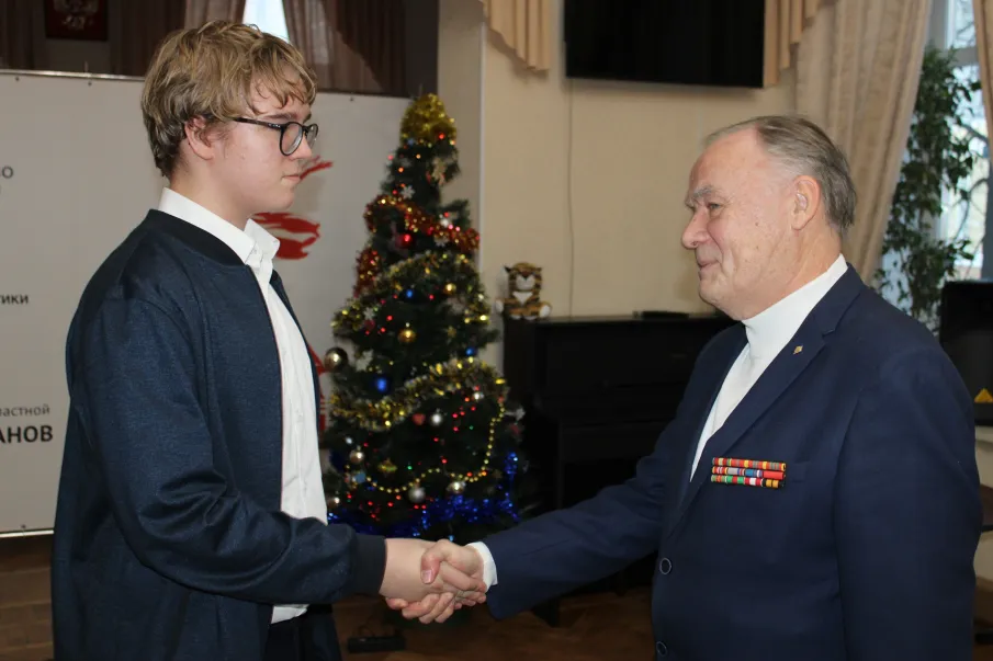 «Урок мужества в Доме ветеранов» провел ветеран спецслужб Сергей Васильев