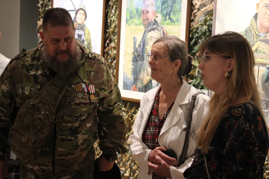 Ветераны СВО и члены их семей посетили выставку «Герои-нижегородцы. Портреты героев СВО»