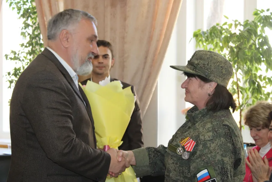 В Доме ветеранов прошла «Эстафета женской доблести» с участницей СВО Ларисой Соболевой