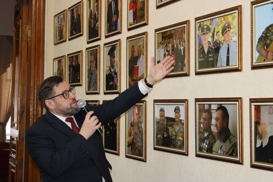 Фотовыставка Максима Аршинова, посвященная ветеранскому движению, открылась в областном Доме ветеранов