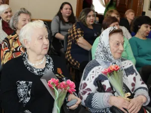 В Доме ветеранов поздравили женщин-ветеранов праздничным концертом в честь Международного женского Дня