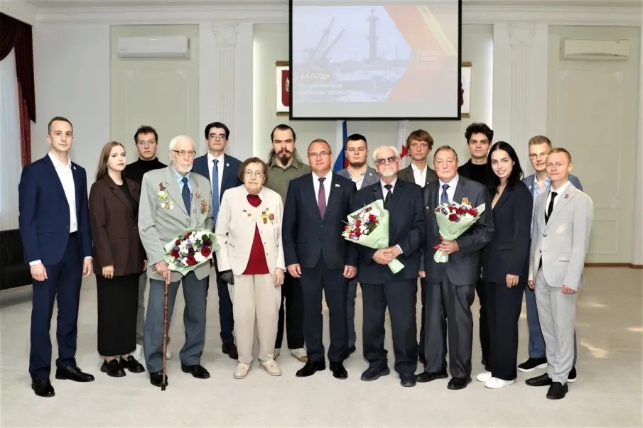 Ветераны-блокадники посетили Молодежную палату при Городской Думе Нижнего Новгорода