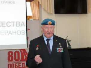 «Шаг в бессмертие»: в Доме ветеранов прошел «Урок мужества» Сергея Патланя, посвященный подвигу псковских десантников