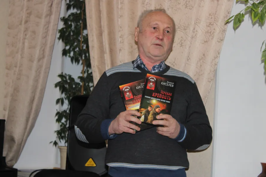 «Урок мужества в Доме ветеранов»  писателя и журналиста  Валерия Киселева был посвящен контртеррористической операции в Чечне