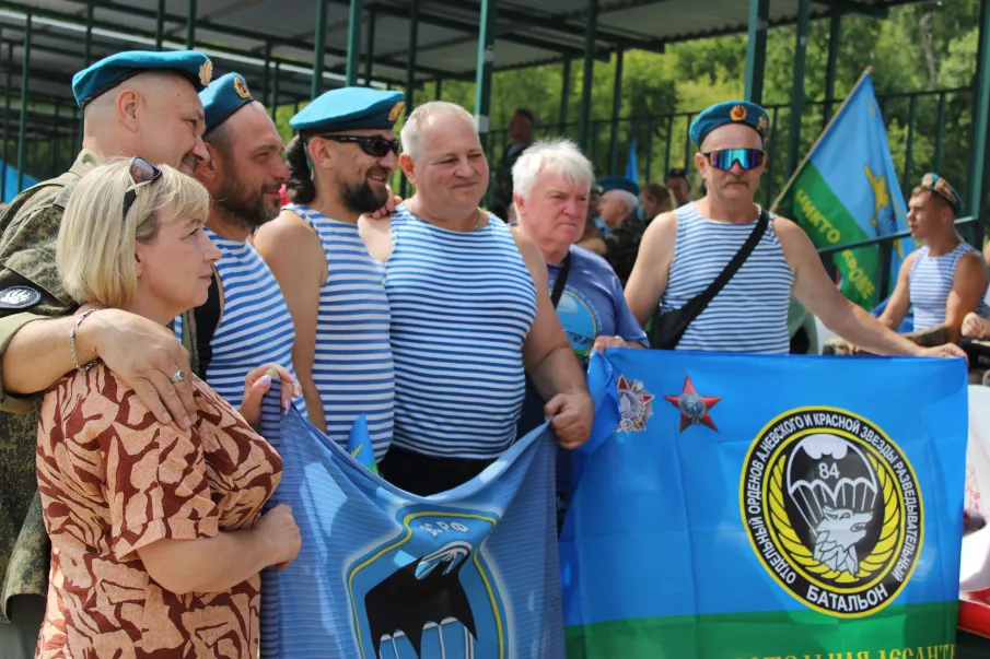 В Парке Победы ветераны-десантники отпраздновали День ВДВ