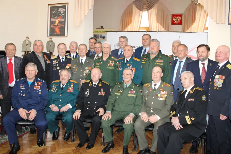 Руководители 14 ведущих ветеранских организаций региона провели праздничное офицерское собрание в Доме ветеранов