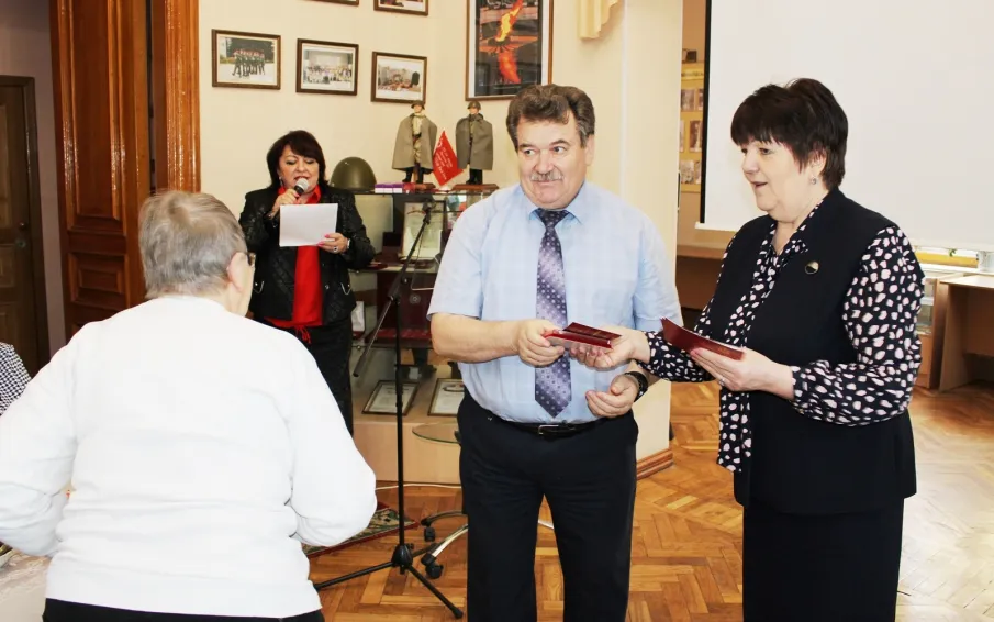 В Доме ветеранов состоялось торжественное вручение нагрудного знака «Дети военного времени»